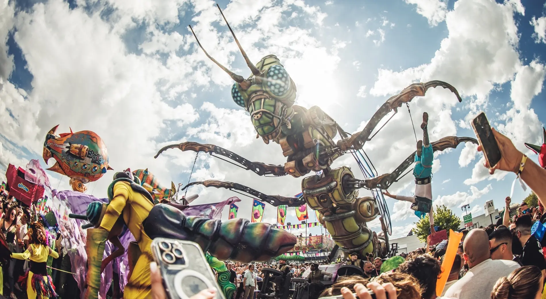 Producción horizontal de elrow Tenerife XXL Rowsmic Carnival y Nowmads